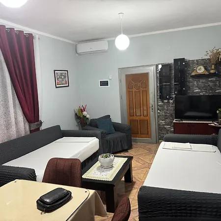 Elmir Apartament's בית הארחה *